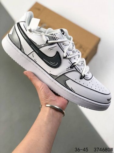 公司级带半码 耐克 Nike Court Vision Low 手工手绘 兼顾舒适脚感和出众风范 演绎匠心之作 结构性的支撑贴合感结合复古篮球设计 塑就场外全明