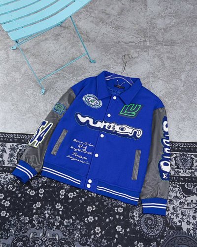 款M24 路易威登棒球服 顶版！厚毛巾绣Lv路易威登23Fw走秀款克莱因蓝脉动配色地球棒球服外套夹克 Lv每年都出棒球服外套怎么改花样就是刺绣皮羊毛面料 但是这