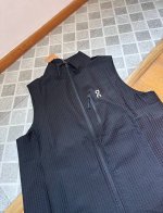 昂跑O N户外机能防泼水叠穿立领马甲运动宽松休闲坎肩背心 春天就是叠穿的季节 立领格纹马甲绝对是你的春日穿搭救星 简约大方的设计 没有过多繁杂装饰 尽显高级质感