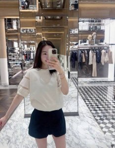 Moncler蒙口家 专柜款 太美了 定制丝光棉面料胸口Logo徽章袖子重工刺绣欧根纱拼接圆领短袖T恤 三标齐全 白色黑色 码数S M L 现货发 M码胸围94