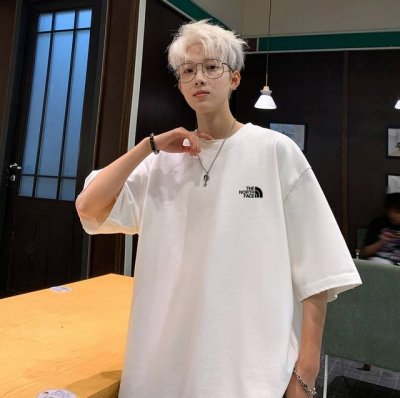 the North Face 北面海外限定印花短袖T恤，男女同款，Ins小红书叫你搭配上身，夏季新品首发，版型宽松，260G高克重新疆棉，修饰脸型且舒适有型，近