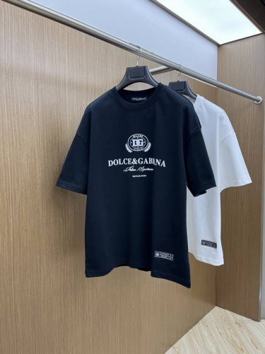 dg Ss夏装新品 专柜在售 最新系列图案Logo短袖T恤 必须人手一件的节奏！ 进口顶极精梳棉面料，极为亲肤舒适 摸上去非常的细腻，质感很好，完美体现立体感