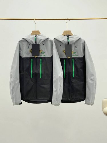 Arc'teryx始祖鸟Alpha Jacket男士户外硬壳冲锋衣外套 出入专柜无压力 官网在售5400大洋，男子经典防水冲锋衣。 最近爆火的户外品牌 冲锋衣界