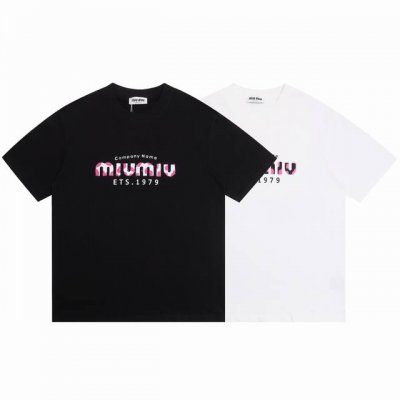 miumiu缪缪2025Ss新款毛绒拼接硅胶字母情侣休闲短袖 最高版本！面料290克 %双纱全棉，毛绒拼接硅胶字母设计工艺！ 辅料：开模原版过鉴定领标 %真丝洗