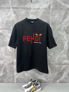 Fendi芬迪 2025Ss春夏高品质情侣款短袖T恤 甄选280克高克重纯棉面料 工艺品级别 辅料顶真 车线做工符合精品要求 超级好搭配 落肩款 品质及剪裁设计