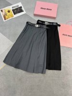 高品质Miumi* 25Ss新款半裙 下摆字母刺绣装饰 搭配经典腰带 简约大方 两色三码Sml