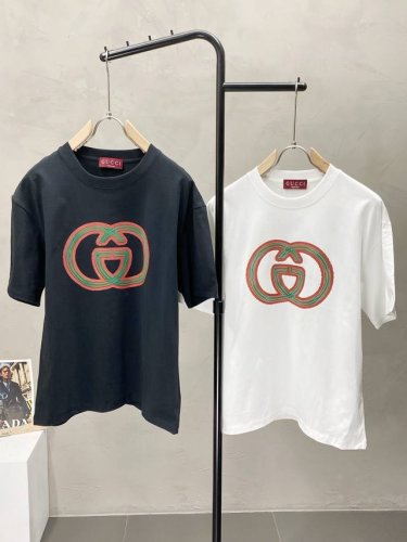 Gucci古驰独家专供新款原单男士休闲春夏短袖 高端定制 高端版本 时尚百搭爆款进口面料 手感超柔软细腻 穿着亲肤舒适 高端精品 代工厂p精细做工 上身非常赞