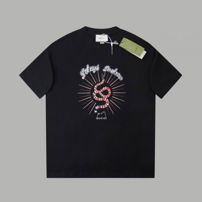 上新款号：G745 古驰 Gucci Gc 25Ss早春新款 蛇年限量款 经典盘蛇纹图案印花短袖 轻奢主义 男女日常通勤穿搭必备单品 正确版本 欢迎对比 详细特