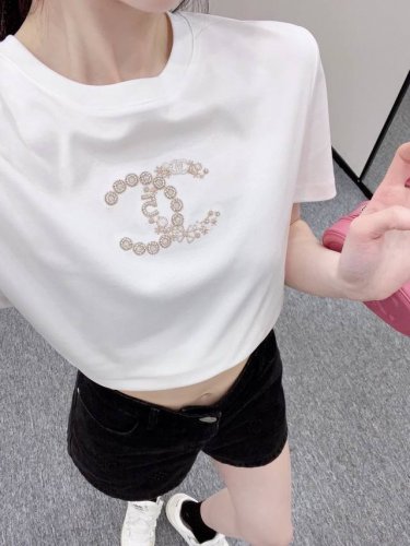 cc小香家！高版本！重工刺绣钉珠双C字母Logo图案圆领丝光棉短袖T恤！三标齐全！粉色白色！码数S M L，现货发！ M码胸围96衣长59
