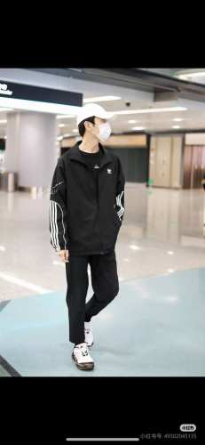 新款上新 Adidas阿迪达斯三叶草25S新款立领运动宽松夹克外套男女同款冬天同款阿迪外套 阿迪三叶草夹克外套绝对的爆款 经典款 各大明星同款！ 细节在线，随意