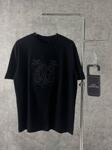 Y160S269Givenchy纪梵希2025春夏新款男士独角兽刺绣短袖T恤 独角兽灵感源自Hubert De Givenchy钟爱的动物之一 在品牌历史中占据