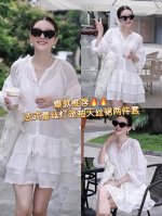 两件套 爆款来袭 法式蕾丝灯笼袖天丝裙两件套 配吊带裙 绝美~名媛温柔气质显瘦 无论是谁日常出游还是重要聚会 穿上它 你就是那最亮的星 Smlxl
