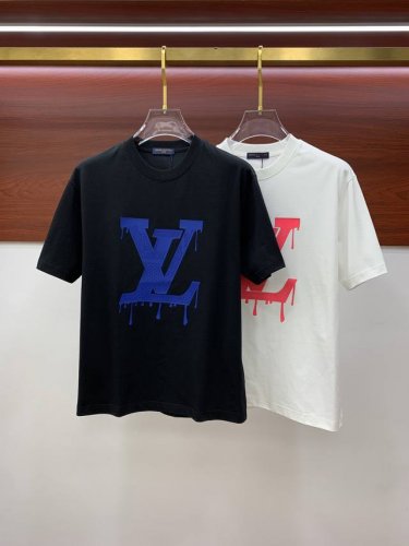 ss驴家纯棉最新面料经典标识图案Logo时尚简约潮流短袖，最顶级的品质专柜原单短袖，顶级制作工艺进口面料，专柜款独特设计，采用进口高端订制面料。官网在售！面料版