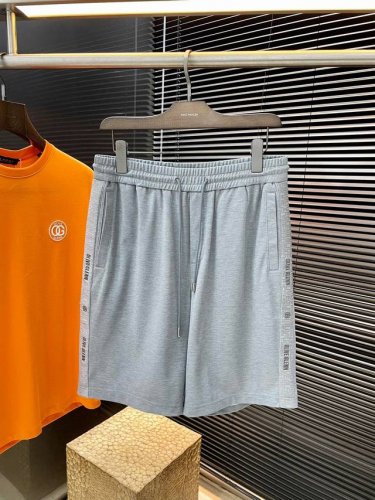 Gucci 古驰 2025春夏季新款 最新休闲短裤 原版裤型上身休闲百搭 随性慵懒范 高级定制进口聚脂纤维面料 订制工艺 舒适感爆棚 高端大气 夏天的味道有没有