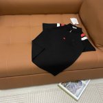 高版本Polo系列 Moncler 蒙口 基础百搭Polo衫系列 男女同款 260克纯棉珠地料子 这款高颜值Polo衫女生穿上都好看 回头率满满 感觉直接拿捏住