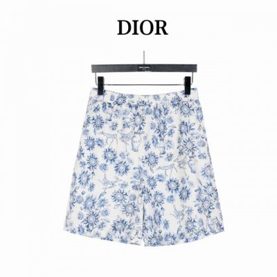 dior 迪奥 青花瓷风满印短裤 采用真丝面料 亲肤的同时衣服更也更显质感 男女同款全新美学灵感趣味设计,渠道性质精品 让整体造型设计更加优雅时尚 今夏最火系列