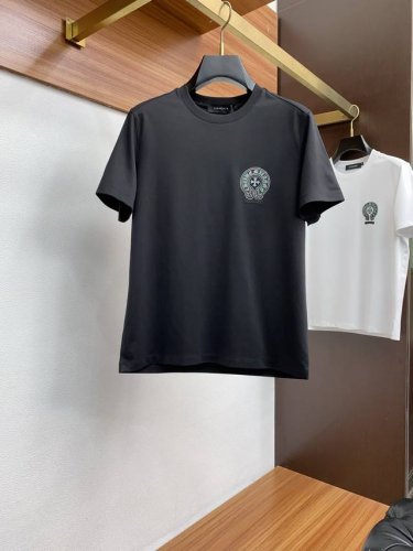 克罗心 2025春夏新款首发专柜最新款翻短袖 高端订制 设计前卫时尚！品牌Logo重工艺设计 高端定制双面丝光面料.手感柔软.穿着舒适.专柜级别精致车线.做工精
