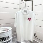 Miu Miu*2025春夏新款短袖T恤衫 胸前爱心字母Miu植绒工艺 Logo 定制双纱平纹纯棉面料 男女同款 颜色：白色 黑色 尺码： S 90-130斤