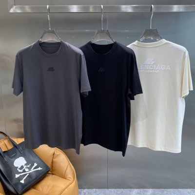 巴黎家 Balenciagat恤 背后大大的“Balenciaga Activewear”字样，酷帅又吸睛， 面料柔软亲肤，穿着舒适自在，M-2Xl 隔天