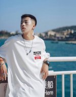 上新！夏季新品Vans万斯超级玛丽涂鸦卡通短袖T恤！设计增添趣味性！高密针织圆领设计，平整简约！亲肤透爽！面料的柔软性舒适性无可挑剔！男女均可驾驭，打破性别局限