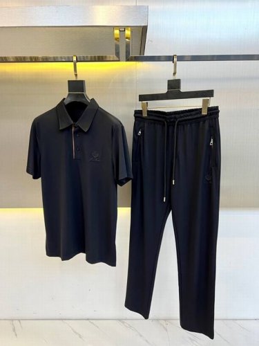 lp、25Ss春夏新品套装Polo短袖+卫裤进口四面弹力速干面料，内里包边走线均匀细致，密而不乱彰显大厂做派。面料，柔软细腻，挺阔舒适。细腻好穿易打理干爽透气不