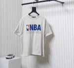 Fear Of God Essentials X Nba 联名款 Fw24 Essentials Nba Tee 橡胶硅胶图案落肩宽松短袖T恤 高品面料采用高端