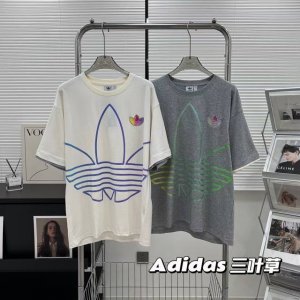 阿迪达斯Adidas三叶草高品质渐变大标彩胸前大Logo钩子情侣款男女同款圆领短袖T恤潮流宽松 2025Ss。阿迪达斯Adidas高科技渐变色印花男士短袖T恤半