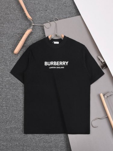 顶级版本 Burberry 巴宝莉 Bbr 2025夏季新款 经典款立体压胶印花 圆领短袖T恤男女同款 采用定制双股双纱纯棉面料280克,洗水定型处理 不变形不