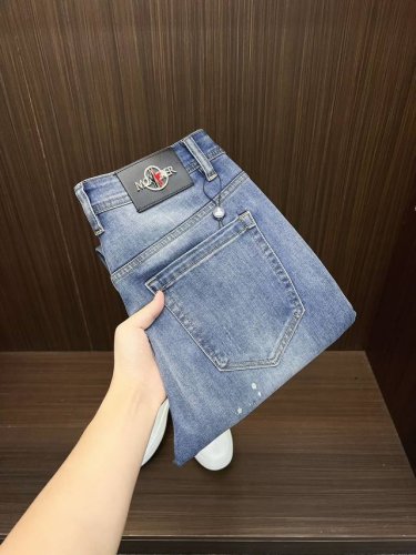 蒙口 2025新款新品 专柜有售 实体店极品牛仔裤专柜原版1:1好货 适合各个年龄段 市场最高版本的欧洲进口面料 舒适柔软亲肤 上身效果超级棒时尚百搭 笔挺有型