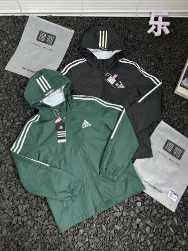 Adidas Essential阿迪达斯条纹宽松休闲时尚百搭网眼衬里连帽夹克 男女同款 还在为穿搭不够吸睛烦恼？这款Adidas Essential条纹连帽夹克