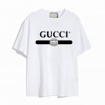 Gucci新款字母短袖T恤,设计看起来满满的高街范儿！版型剪裁特别有讲究！上身很洋气显瘦内搭外穿都看高密针织圆领设计，平整简约！亲肤透爽！T恤面料的柔软性舒适性