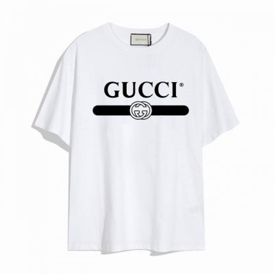 Gucci新款字母短袖T恤,设计看起来满满的高街范儿！版型剪裁特别有讲究！上身很洋气显瘦内搭外穿都看高密针织圆领设计，平整简约！亲肤透爽！T恤面料的柔软性舒适性