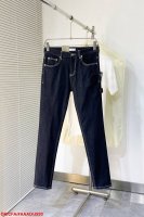 P250 J920 Ar迪奥2025Ss牛仔海军蓝，全新演绎经典单品。采用海军蓝色棉质斜纹布精心制作，衣袖饰以 Dior Archives Labels 标志刺