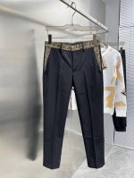 芬迪 Fendi 2025Ss春秋新款 西裤 九分裤 休闲裤，高端版本！专柜定制面料 透气舒适度高，细节无可挑剔，品牌元素设计理念，体现高品质。手感细腻柔软！呈