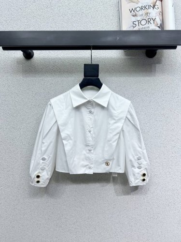 l家一系列短款衬衣 经典减龄单品 设计时髦又帅气 版型不挑人上身巨显瘦 白富美必收的完美单品 质感超赞完美做工品质 高品质 尺码Sml