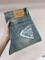 prada 独家专供新款普拉达潮男时尚休闲牛仔裤，高端欧版原单裤子，潮流时尚休闲裤子 透气舒适度高，细节无可挑剔，品牌元素设计理念，体现高品质。呈现休闲裁剪，上
