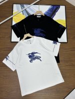 Burberry巴宝莉25年两色立体徽章重工刺绣短袖T恤超百万针重工战马刺绣，胸口＋两侧手臂 高端大气。大身面料270G平织纹精梳纯棉面料，经过预缩，洗水两道工