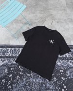 款M225 Ck小标短袖 Calvin Kleinck 男女情侣休闲圆领短袖T恤，印花+刺绣一体的工艺，成本增加耗时耗力。 莱卡面料质感非常细腻 手感柔软平滑