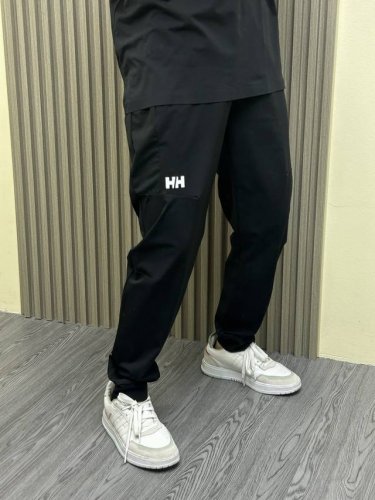 海丽汉森休闲束脚长裤 一款封神之作的男士长裤，不仅户外可穿，城市商务休闲也可搭配！ 官W在售1800+原厂货订单！标牌齐全！ 面料采用新型的户外梭织类面料的，
