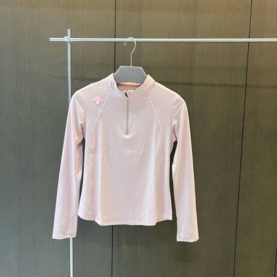 25春夏 Descente迪桑特新品新色Women’S Training系列女士长袖T恤瑜伽服上衣 春季重磅推售的王牌单品！面料采用高比例弹性锦棉混纺面料，原版