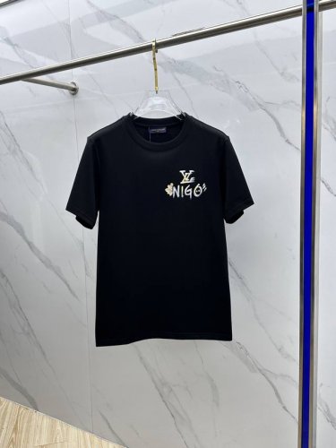 LV*路易威登 2025Fw春夏新品圆领打底外穿T恤 立体感Logo常规半袖纯棉打底T恤 棉 手感面糯有骨感 柔而有韧性 工艺处理 韧性和抗皱性能得到大幅度提高