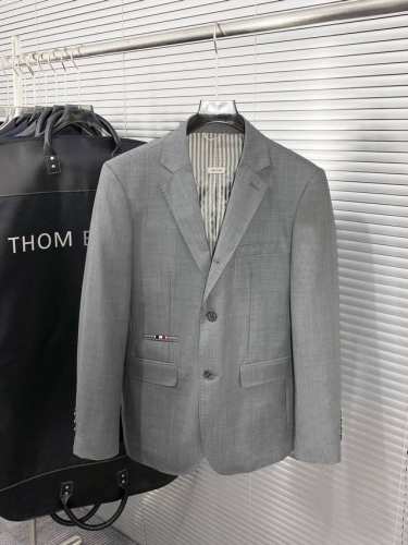 Tu 新品 Tb 桑姆 布*尼男士高级时装款羊毛单西 西服，洋行渠道臻品 早春秀场系列，官宣画册及官柜挂售款，非常明星级的一款单品， 高颜值且品型兼备的一款西装
