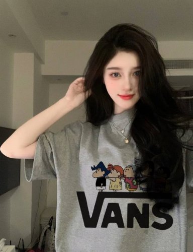 Vans万斯 高克重春日部防护队蜡笔小新纯棉直筒T恤卡通印花短袖情侣款 Color: 麻灰色 Size: M-Xl M 肩宽50 胸围112 衣长 Cm L 肩
