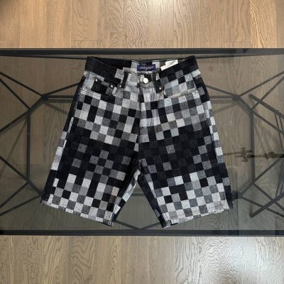 Lv 路易威登 2025新款棋盘格满印Logo牛仔短裤 新款重工满印数码直喷Logo提花设计，搭配品牌字母独有的定制纽扣，后背皮标棋盘格设计，细节满分，男女同款