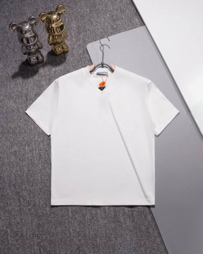 PRADA 普拉达 圆领短袖T恤 三角形加三角标标识 官方同步 1:1原版开模 时尚个性 百搭潮流 纯原品质 原版洗水面料 吊牌 领标 水洗麦 三标齐全 颜色: