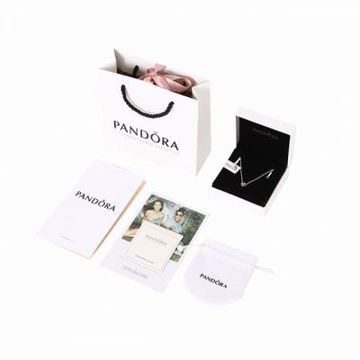 pandora 潘多拉 无限爱心项链 潘多拉情人节新款！精细镶嵌水钻，分布于爱心边缘，如点点繁星，在脖颈间散发柔和光芒，提升整体闪耀度，让项链成为视觉焦点。每一