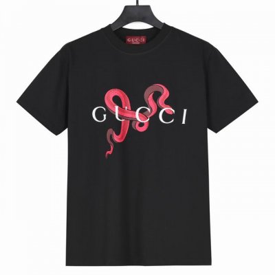gucci古驰2025蛇年限定印花短袖T恤 面料采用300克重双纱精梳棉，定制32支1*1螺纹，成衣两遍水洗处理，面料舒适亲肤无异感，定制定染面料，纺织密度高，