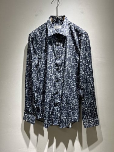 Saint Laure*T 圣罗兰2025春夏新款男士衬衣，专柜同步发售！定制专属府绸棉面料！全景印花Logo工艺印花设计！简约大方，从容百搭，档次极高，完美融