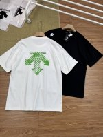 Descente 迪桑特柜子款短袖T恤夏季新款印花男女同款宽松T恤 纯棉面料，舒适又透气 版型宽松非常百搭，高级经典Logo。显得高级时尚，整体看起来酷酷的，也