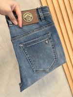 范思哲 新款上市现货2025新款现货上市，原单爆款牛仔裤超级定制款，原版五金，超级重工工艺，版型超赞细节做工无可挑剔！款式不挑人，特别高档，好货不等人，看中赶紧